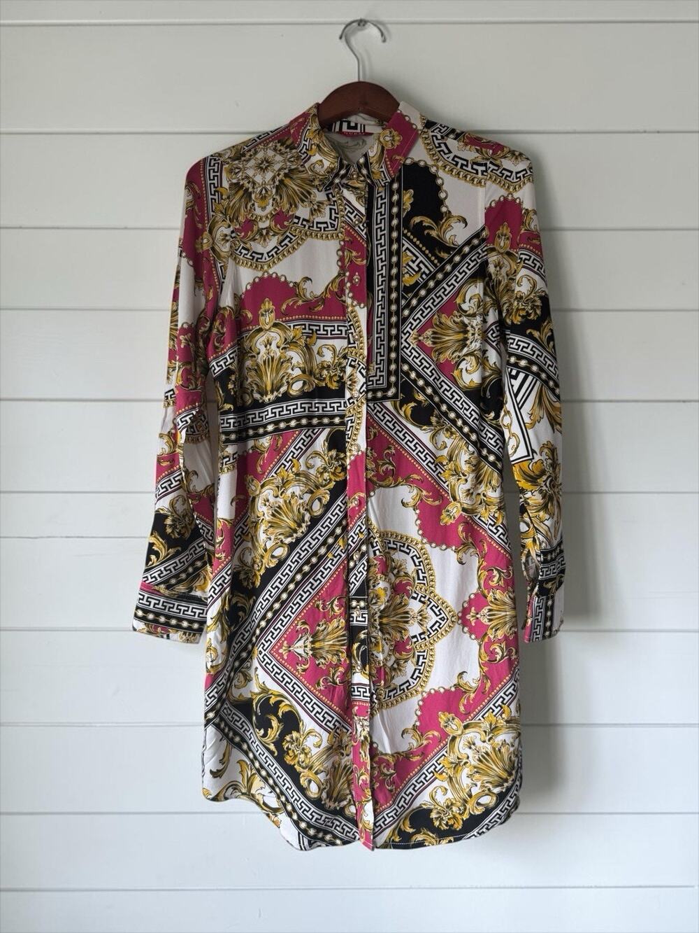GUESS Women's Baroque Print Button-Up Collared Long Sleeve Blouse Size M Preppy
